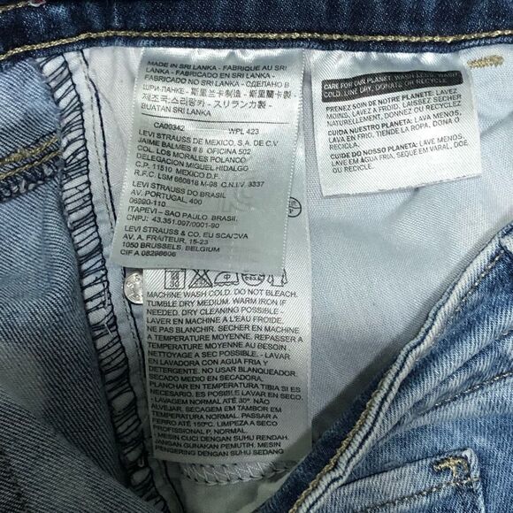 Levi’s Women’s Sz 8 diamond print stamped light wash denim mid-rise Boyf… - Picture 5 of 10